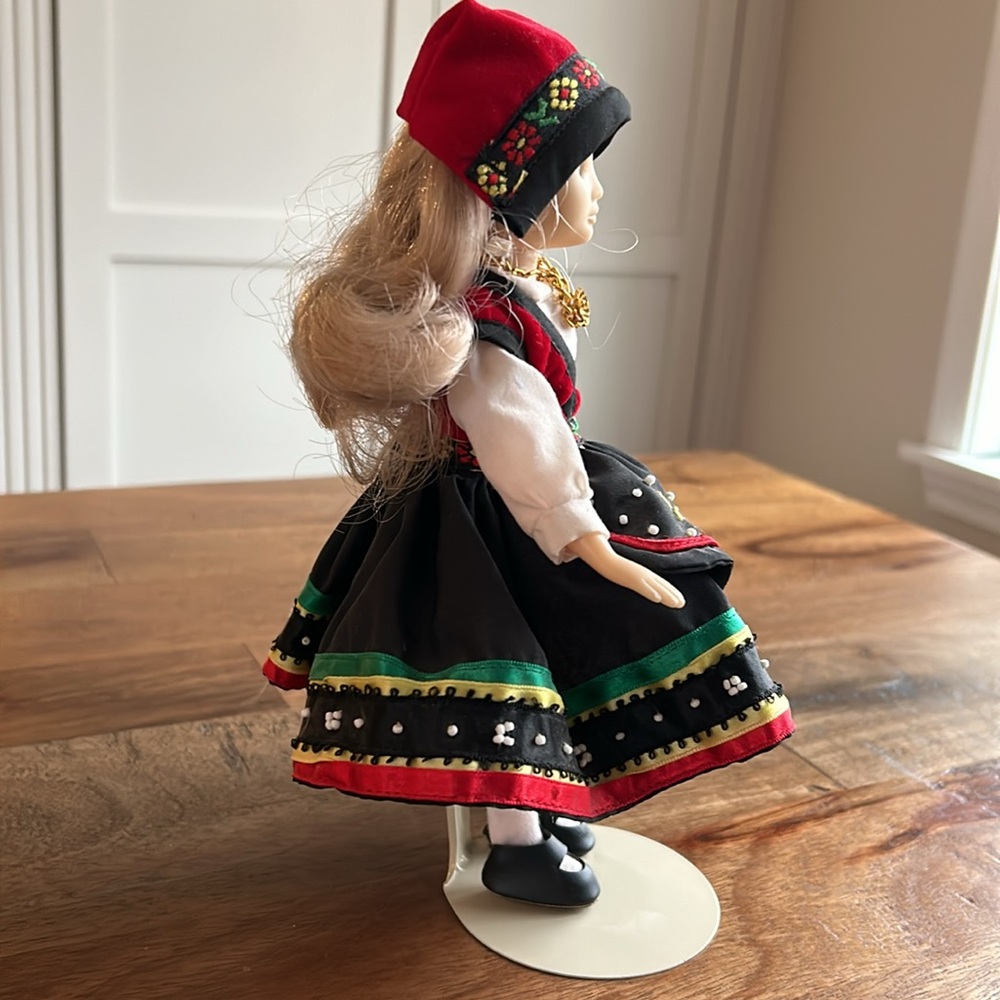 Authentic Suzanne Gibson Norway Doll, 1987 - Picture 6 of 11